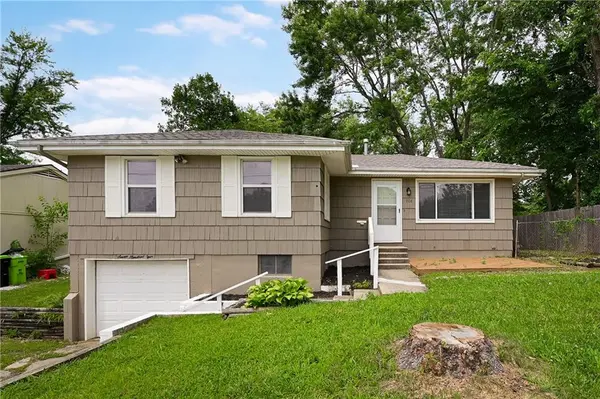 704 S Cedar ST, Belton, MO 64012
