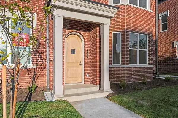 453 SW Longview BLVD, Lee's Summit, MO 64081