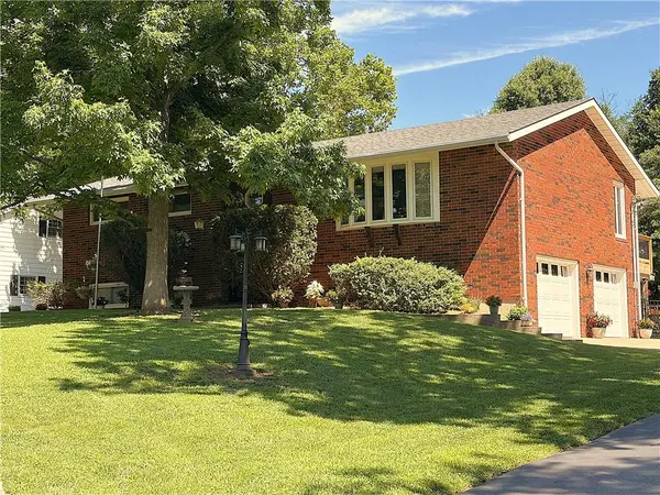 21 SE 215 RD, Warrensburg, MO 64093