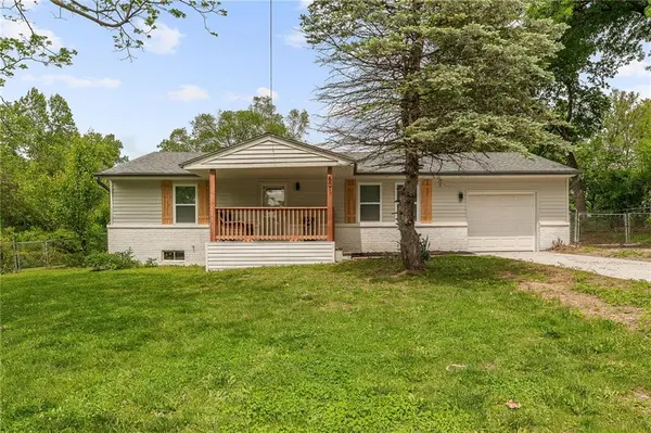 601 E Eisenhower RD, Lansing, KS 66043