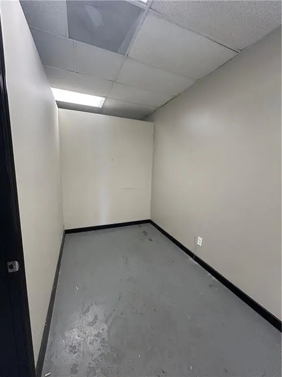 1412 S 7 HWY, Blue Springs, MO 64014