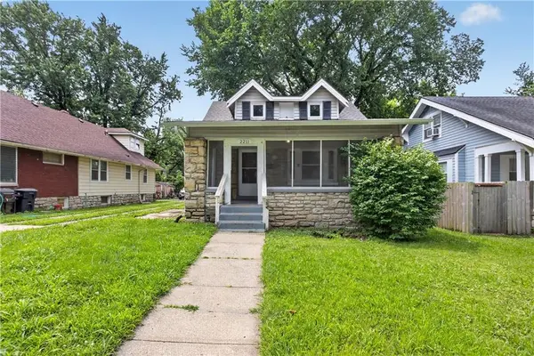 2211 E 68TH TER, Kansas City, MO 64132