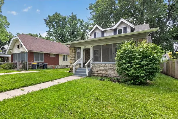 2211 E 68TH TER, Kansas City, MO 64132