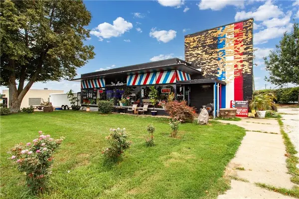 13011 E 40 Highway HWY, Independence, MO 64055