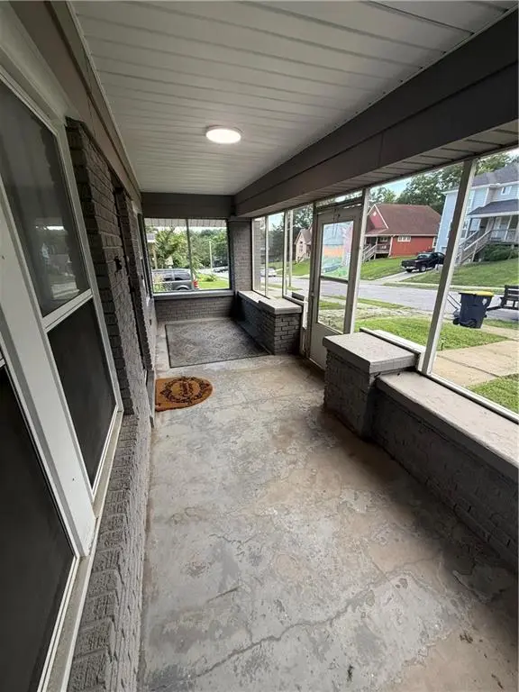 4915 Olive ST, Kansas City, MO 64130