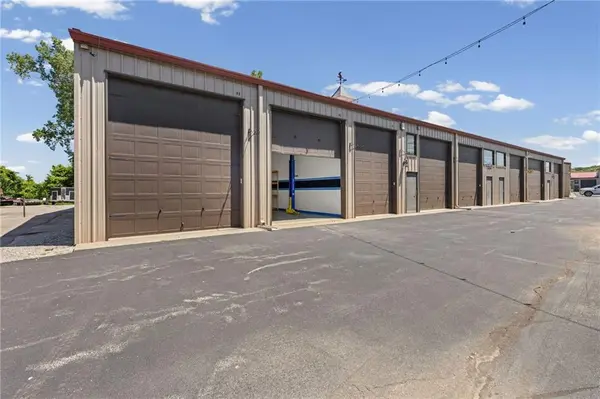 29230 W 83rd ST, De Soto, KS 66018