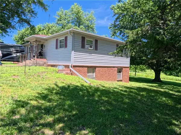 579 Hamilton RD, Pomona, KS 66076