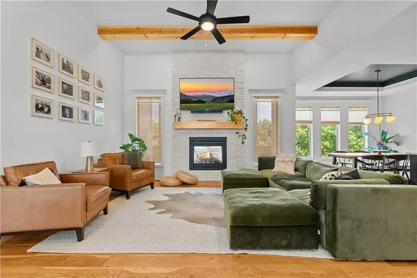 9104 SW 10th TER, Lee's Summit, MO 64064