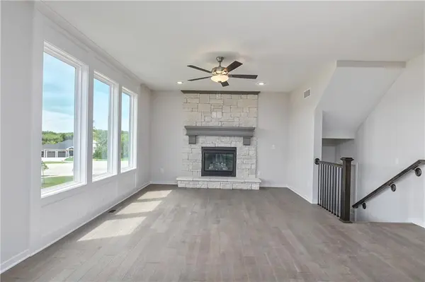 24624 W 60th TER, Shawnee, KS 66226