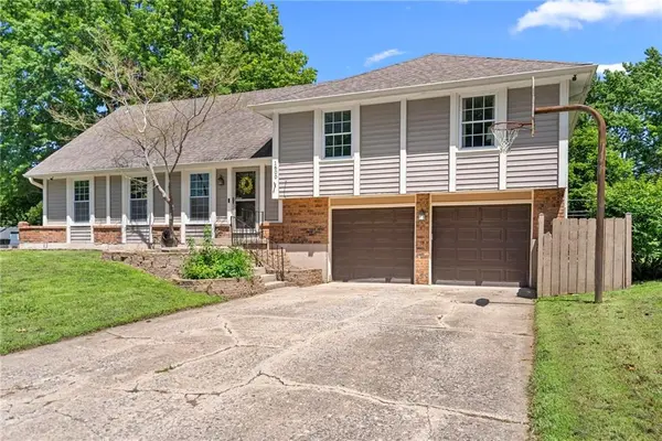 1600 SW 24th ST, Blue Springs, MO 64015