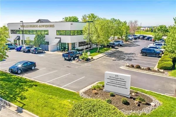 3171 Carnegie DR, Lee's Summit, MO 64064