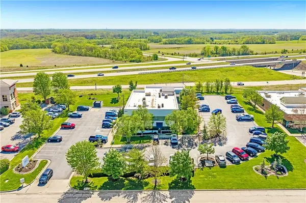 3171 Carnegie DR, Lee's Summit, MO 64064