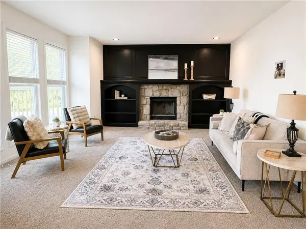 824 S Elk LN, Bonner Springs, KS 66012