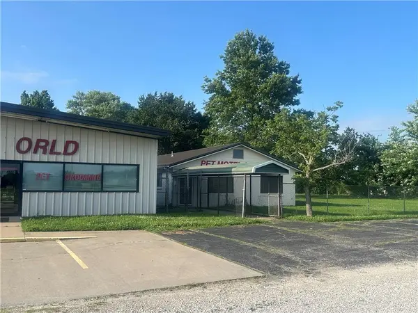 1099 NE 50 HWY, Knob Noster, MO 65336