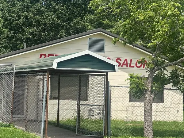 1099 NE 50 HWY, Knob Noster, MO 65336