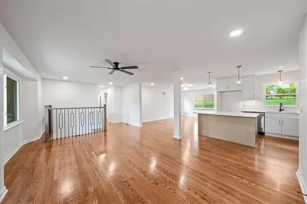 5711 W 78th TER, Prairie Village, KS 66208