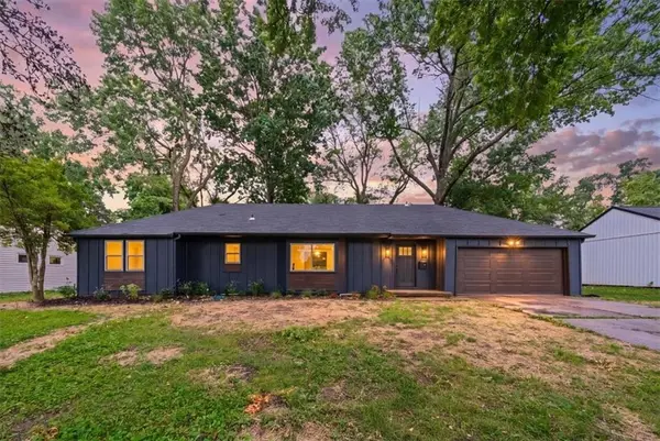 5711 W 78th TER, Prairie Village, KS 66208