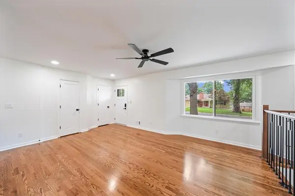 5711 W 78th TER, Prairie Village, KS 66208