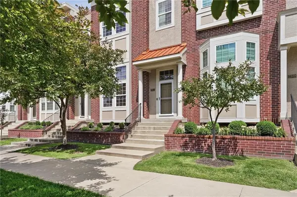 2911 Gentry Park Pkwy, North Kansas City, MO 64116