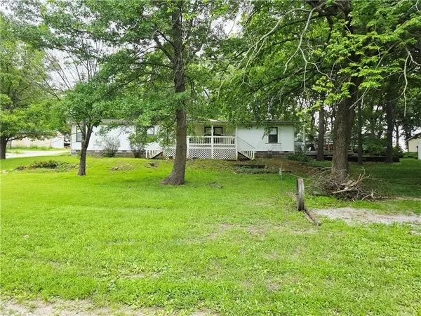 58 N longview RD, Pleasanton, KS 66075