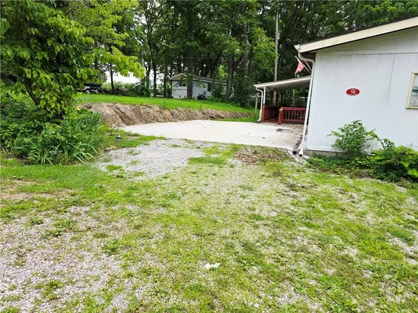58 N longview RD, Pleasanton, KS 66075