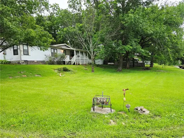58 N longview RD, Pleasanton, KS 66075