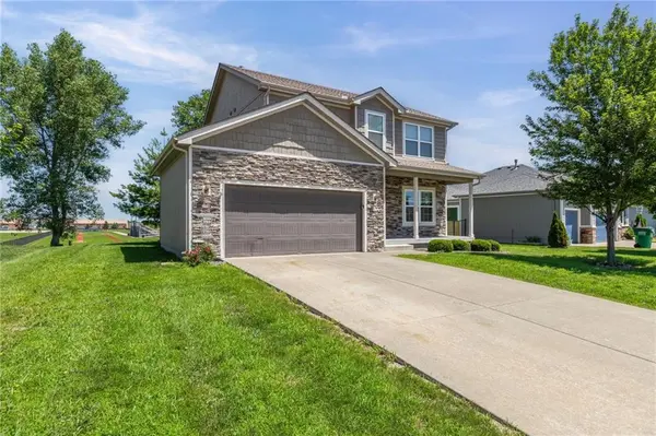 432 E Pawnee LN, Gardner, KS 66030
