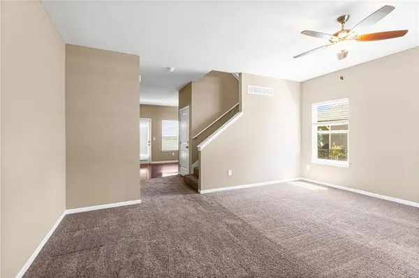 432 E Pawnee LN, Gardner, KS 66030