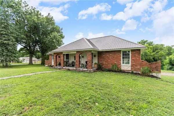 205 E Dauxville DR, Richmond, MO 64085