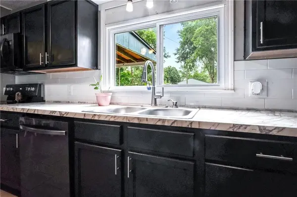 233 W 5th ST, Adrian, MO 64720