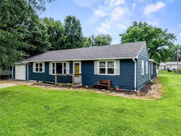 233 W 5th ST, Adrian, MO 64720