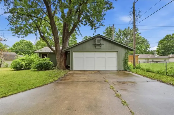 2526 Queen Ridge DR, Independence, MO 64055
