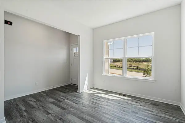 10306 Tuscany Pkwy, Peculiar, MO 64078