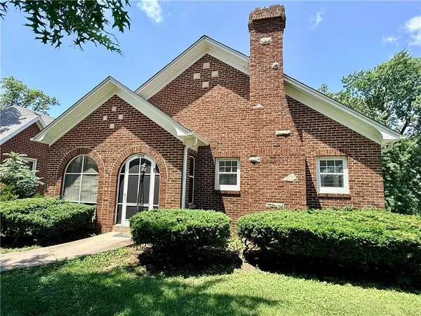 1608 N Walnut ST, Higginsville, MO 64037