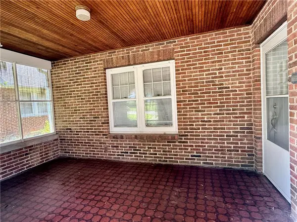 1608 N Walnut ST, Higginsville, MO 64037