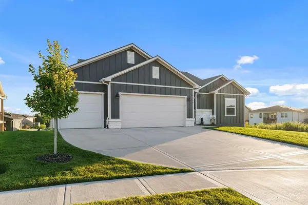 1544 N 162nd CIR, Basehor, KS 66007