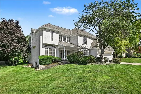10240 S Northlake AVE, Olathe, KS 66061