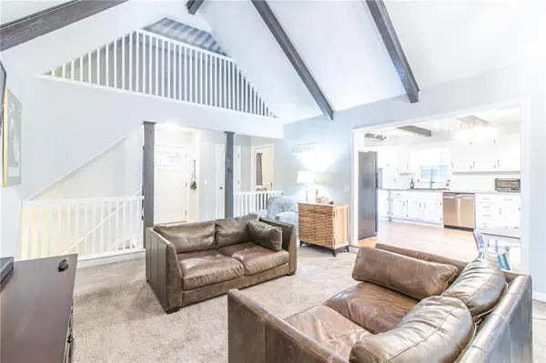 1139 NE Clubhouse CT, Lee's Summit, MO 64086
