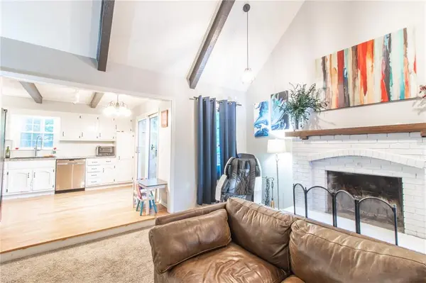 1139 NE Clubhouse CT, Lee's Summit, MO 64086