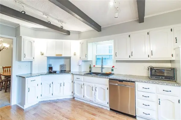 1139 NE Clubhouse CT, Lee's Summit, MO 64086