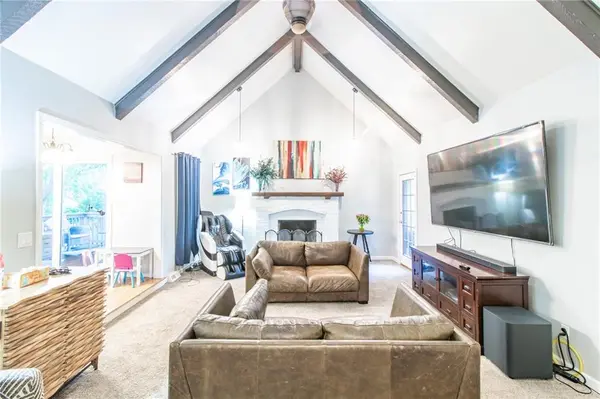 1139 NE Clubhouse CT, Lee's Summit, MO 64086