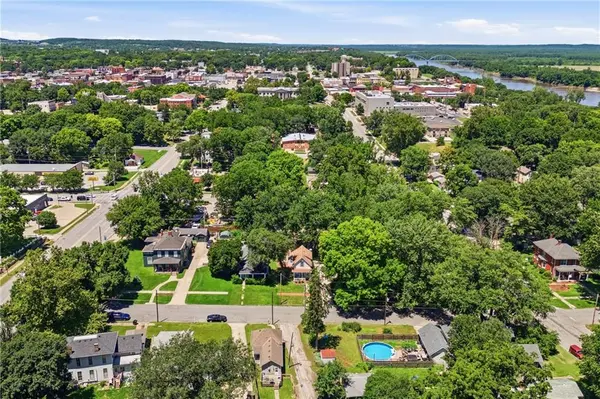 312 Pine ST, Leavenworth, KS 66048