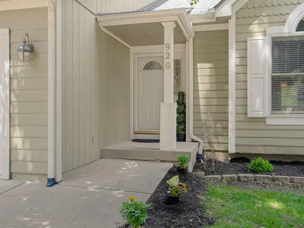 920 NE 102nd ST, Kansas City, MO 64155