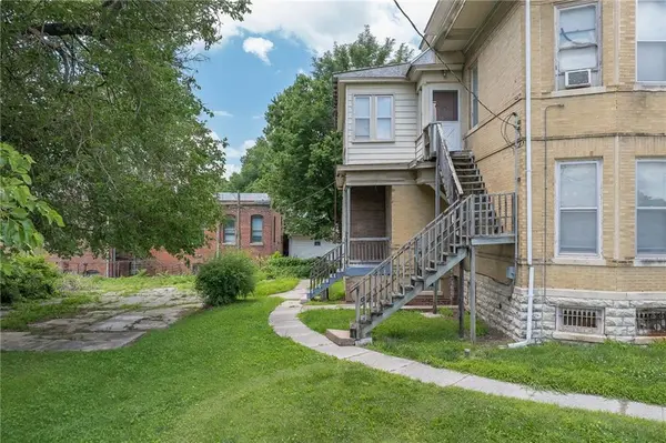 2120 Faraon ST, St Joseph, MO 64501