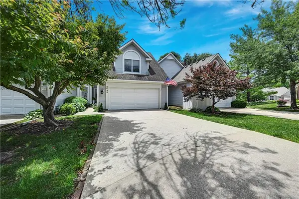 2433 W 137th PL, Leawood, KS 66224