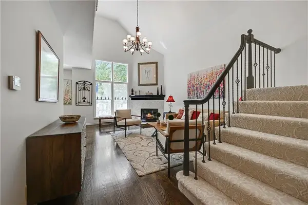 2433 W 137th PL, Leawood, KS 66224