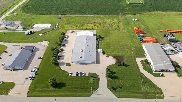 900 W Miller RD, Iola, KS 66749