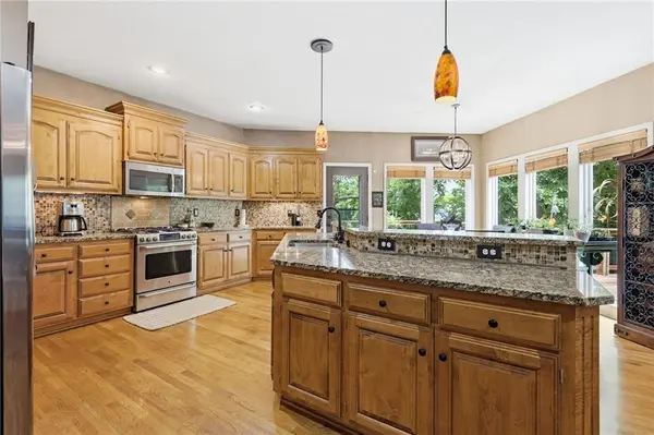 23536 W 73rd TER, Shawnee, KS 66227