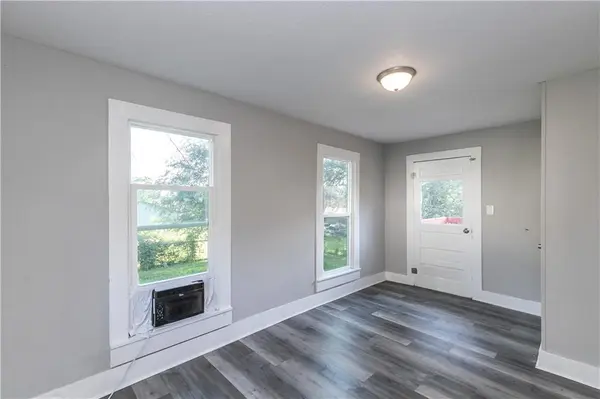 505 E Wall ST, Harrisonville, MO 64701