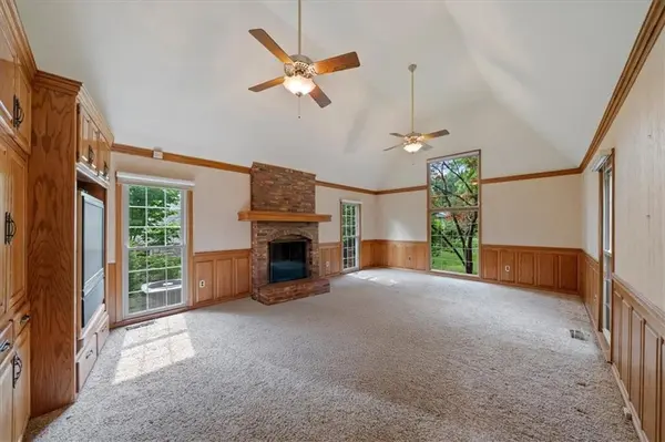 2326 W 95 ST, Leawood, KS 66206